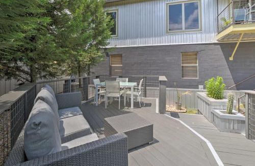 Bouldin Apartment | Luxury Apartment Walk to Bus and 1 Mi to Downtown!