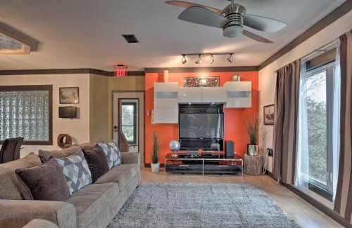 Bouldin Apartment | Luxury Apartment Walk to Bus and 1 Mi to Downtown!