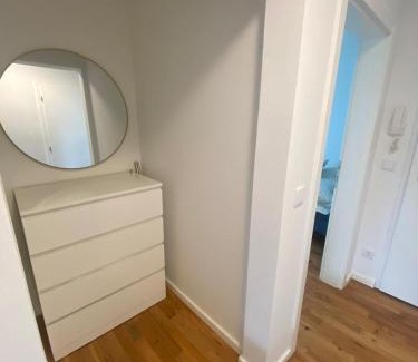Grinzing Apartment | Luxury Apartment with Balcony & Free Parking