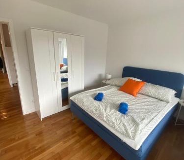 Grinzing Apartment | Luxury Apartment with Balcony & Free Parking
