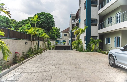 Barbican Condo | Luxury Apartment with Gym, Swimming Pool, Parking and Wifi