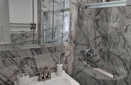 Park Versailles Apartment | LUXURY APT IN THE BRONX/CLOSE TO BRONX ZOO