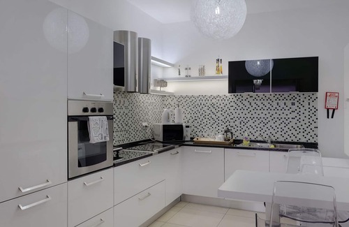 Sliema Apartment | Luxury Apt With Side Seaviews and Pool, Best Location
