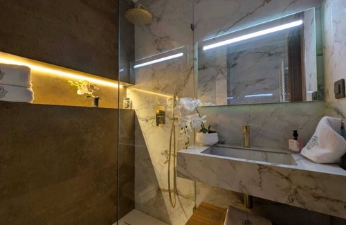 Ain Zaghouan Apartment | Luxury & Art: Contemporary with Masterpieces