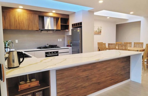 Army Bay House | Luxury Bay Vacation Home with 5 Ensuites