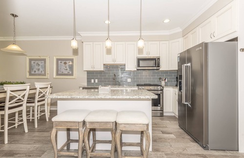 Dewey Beach Condo | Luxury Bayfront Penthouse Condo 1 block from the beach. Overlooking rooftop pool