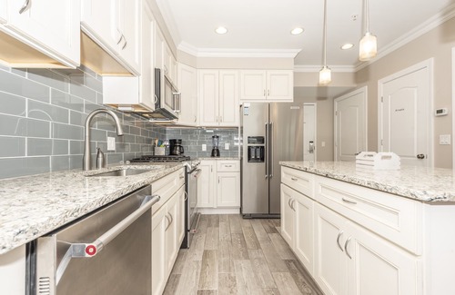 Dewey Beach Condo | Luxury Bayfront Penthouse Condo 1 block from the beach. Overlooking rooftop pool