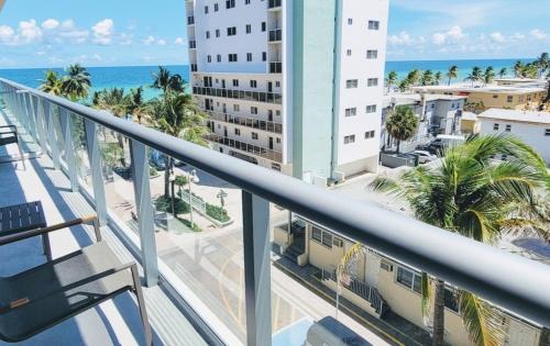 Hollywood Apartment | Luxury Beach Front Suite with Rooftop Pool