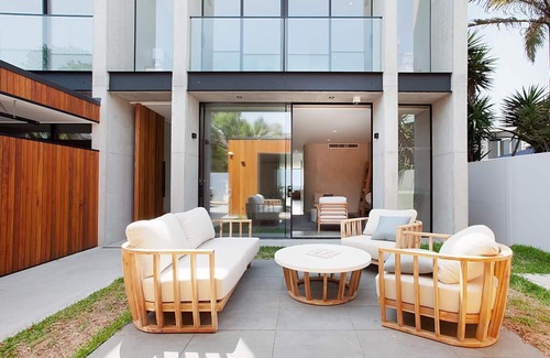 Narrabeen House | Luxury Beach House with direct Beachfront Access and breathtaking views