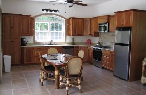 Placencia House | Luxury Beach House with FREE BOAT AND GUEST HOUSE