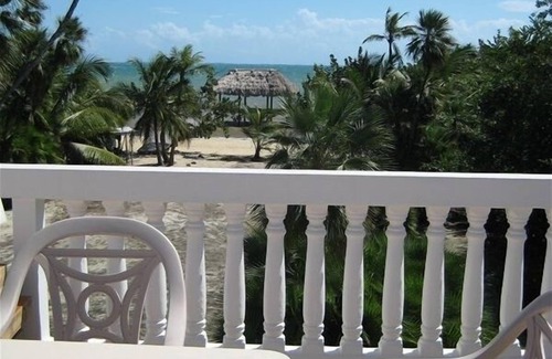 Placencia House | Luxury Beach House with FREE BOAT AND GUEST HOUSE