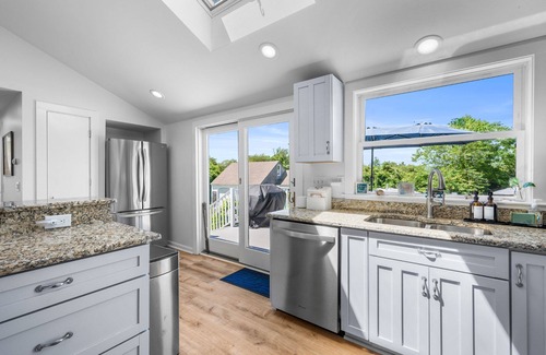 West Dennis House | Luxury Beach Retreat w/Heated Pool, Linens & Pet Friendly
