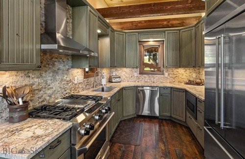 Gallatin Gateway Cabin | Luxury Big Sky Retreat: Spacious 7,500 sq ft Haven for Your Montana Adventure