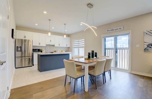 The Blue Mountains House | Luxury Blue Mountain Escape: Retreat with Stunning Views & Prime Location