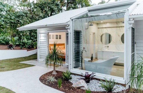 Buderim Cottage | Luxury bush retreat with baby highland cows
