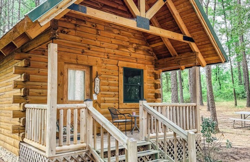 Bismarck Cabin | Luxury cabin getaway on a 40 acre retreat