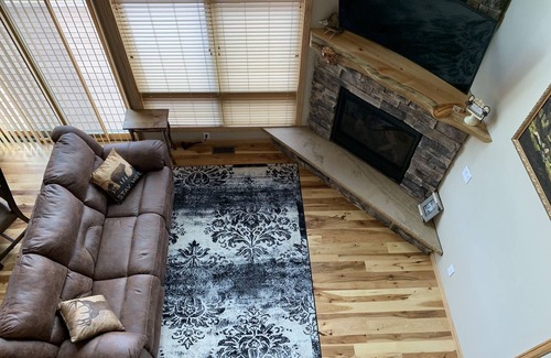Estes Park House | Luxury Cabin Next to Stanley Hotel and 1 bock from Downtown