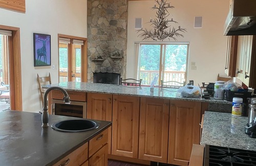 Los Ojos House | Luxury Cabin on Brazos River with breathtaking views of Brazos Cliffs.