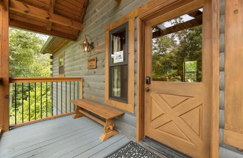 Zoe Cabin | Luxury Cabin with Rustic Elegance