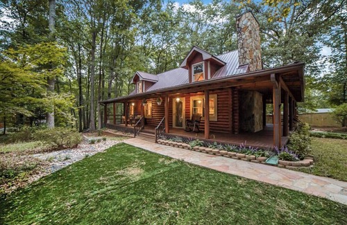 McDonough Cabin | Luxury Cabin With Sauna and Hot Tub