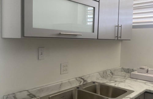 Camaceyes Apartment | Luxury centric 1 bedroom apt - 5 min from the beach