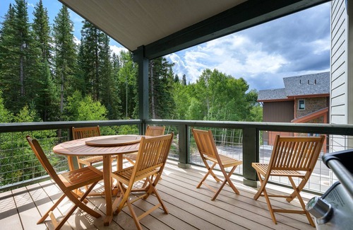 Rendezvous House | Luxury Chalet 20 I Private Hot Tub I Great Views I Best Price I Discounted Attractions
