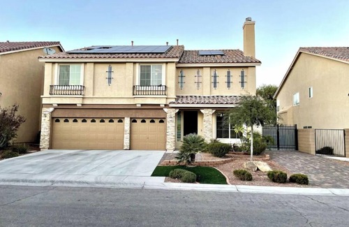 Enterprise House | Luxury, Cheerful & Spacious 5 Bedroom Home! Free P