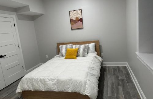 Spring Valley Apartment | Luxury City 2bed 2bath Apt Sleeps 6 walk to Metro