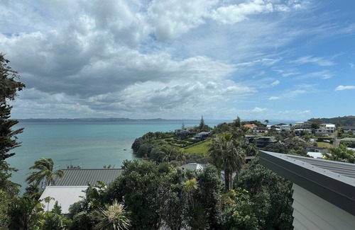 Tindalls Beach House | Luxury clifftop retreat in Tindalls Bay, Whangaparaoa Peninsular, Auckland