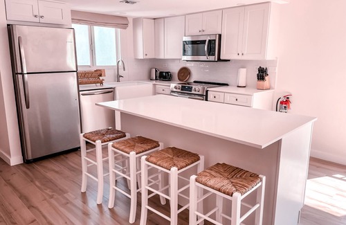 Seven Mile Beach Condo | Luxury condo steps from one of the world's best beaches.