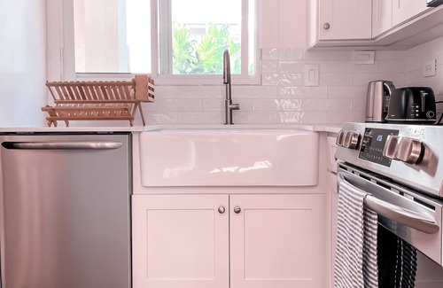 Seven Mile Beach Condo | Luxury condo steps from one of the world's best beaches.