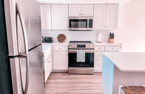 Seven Mile Beach Condo | Luxury condo steps from one of the world's best beaches.
