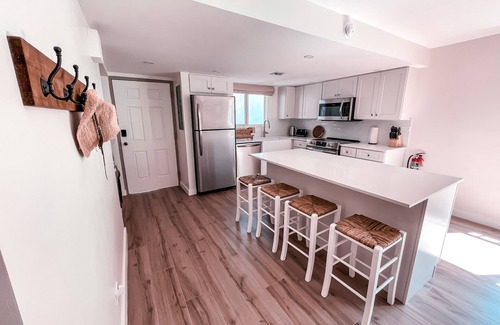 Seven Mile Beach Condo | Luxury condo steps from one of the world's best beaches.