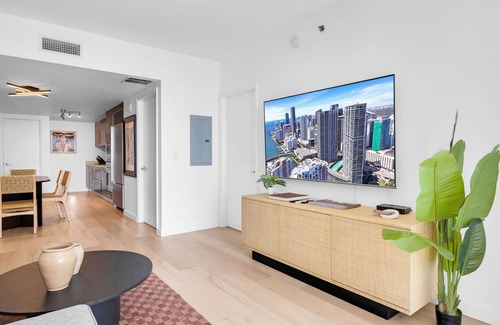 Downtown Miami Condo | Luxury condo w balcony & stunning views, W hotel amenities- pool, spa, gym!