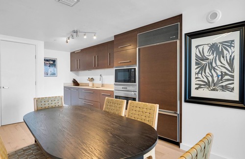 Downtown Miami Condo | Luxury condo w balcony & stunning views, W hotel amenities- pool, spa, gym!