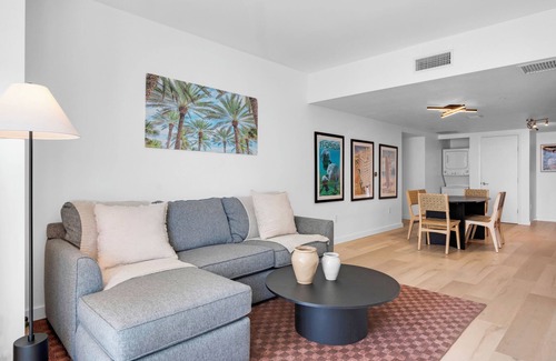Downtown Miami Condo | Luxury condo w balcony & stunning views, W hotel amenities- pool, spa, gym!
