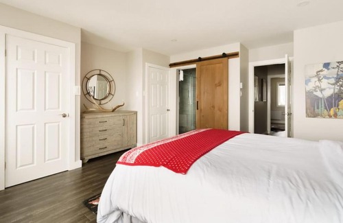 Mont-Tremblant House | Luxury Condominium with Rustic Minimalist Style