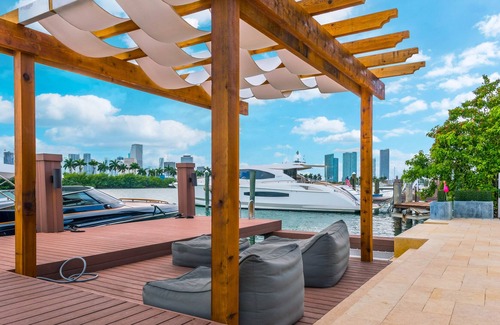 Venetian Islands Villa | Luxury Contemporary Waterfront Villa on Miami Beach