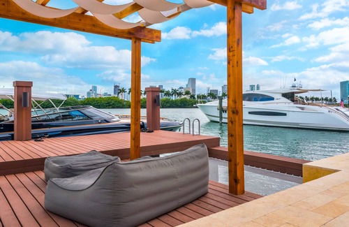 Venetian Islands Villa | Luxury Contemporary Waterfront Villa on Miami Beach