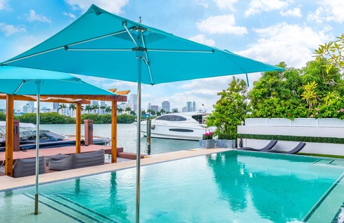 Venetian Islands Villa | Luxury Contemporary Waterfront Villa on Miami Beach