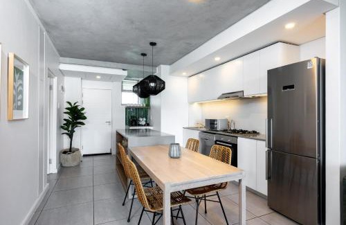 Hillhead Apartment | Luxury Coral Point W106 Two Bed