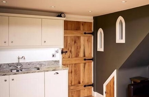 Corsham Cottage | Luxury Cottage with Garden View at Queen Anne's Stable