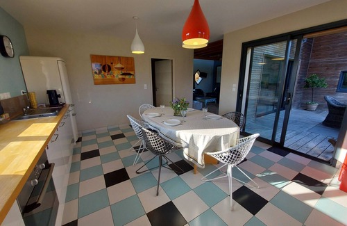 Menil Cottage | Luxury cottage with spa and private fishing pond