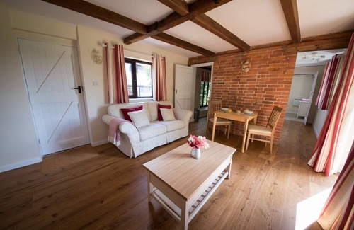 Abbess Roding House | Luxury Country Cottage with Access to Swimming Pool