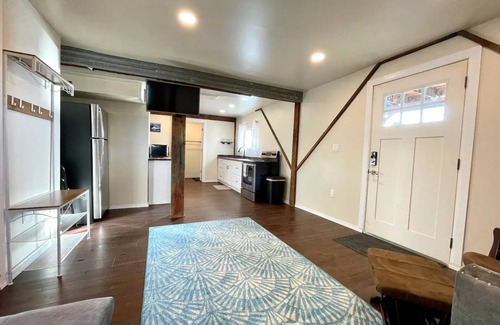 Ketchikan Apartment | Luxury Craftsman Downtown Lodgingnn