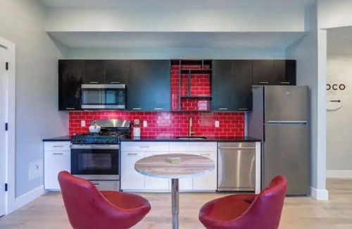 Ironbound District Apartment | Luxury Designer Theme 2BR Apt near NYC/thePATH