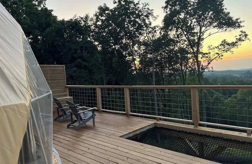 Eureka Springs Apartment | Luxury Dome with Cedar Hot Tub on deck, only 15 minutes from downtown Eureka Springs and 8 minutes from Beaver Lake.