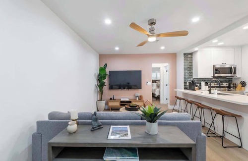 Lake Ridge Apartment | Luxury Escape: Close to beach, heavenly beds