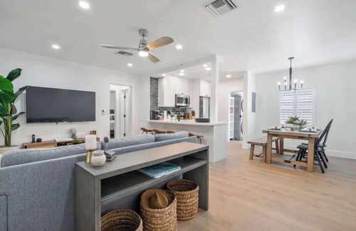 Lake Ridge Apartment | Luxury Escape: Close to beach, heavenly beds
