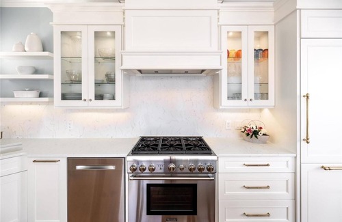 South Central Villa | Luxury Escape - Private Pool and Hot Tub (minutes to downtown) BL: 4090550